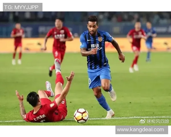 上海上港与江苏苏宁的精彩对决比分揭晓，比赛结果引发球迷热议